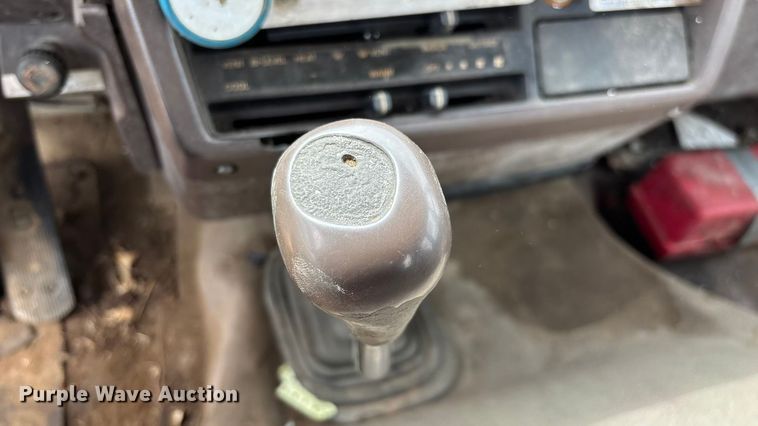 image for item FG0134 1990 Mitsubishi FM555 truck cab and chassis