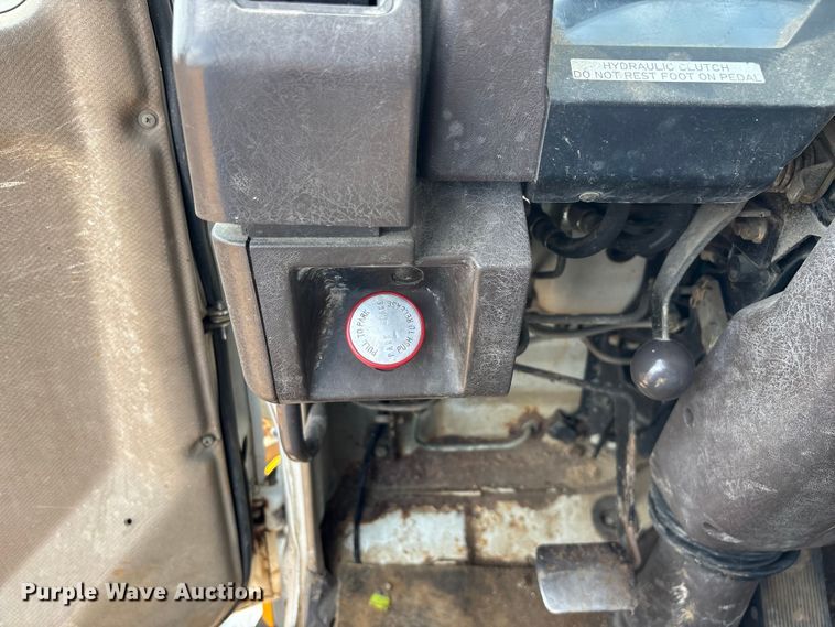 image for item FG0134 1990 Mitsubishi FM555 truck cab and chassis