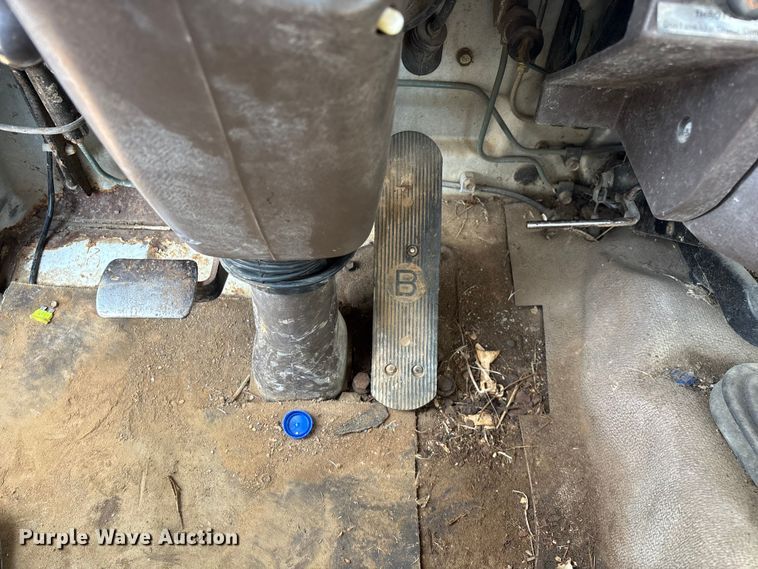 image for item FG0134 1990 Mitsubishi FM555 truck cab and chassis