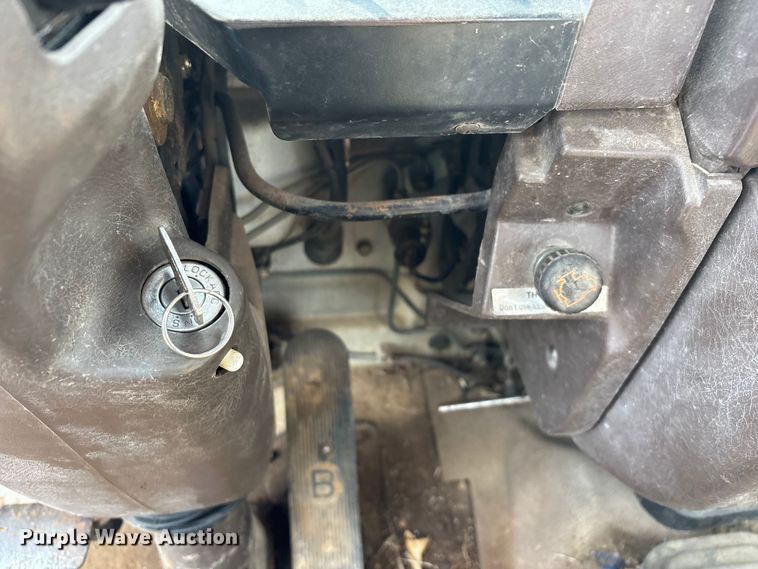 image for item FG0134 1990 Mitsubishi FM555 truck cab and chassis