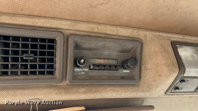 image for item FG0134 1990 Mitsubishi FM555 truck cab and chassis