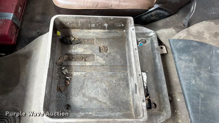 image for item FG0134 1990 Mitsubishi FM555 truck cab and chassis