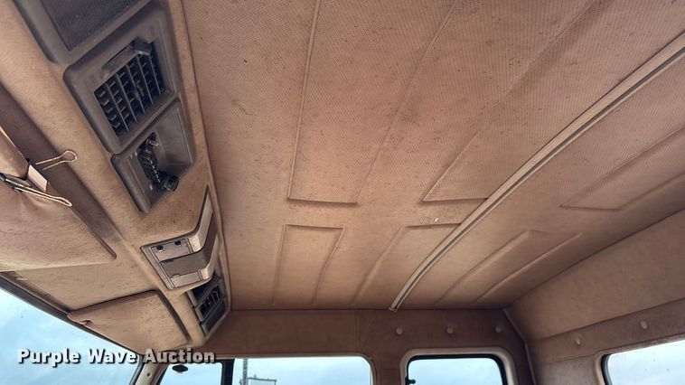 image for item FG0134 1990 Mitsubishi FM555 truck cab and chassis