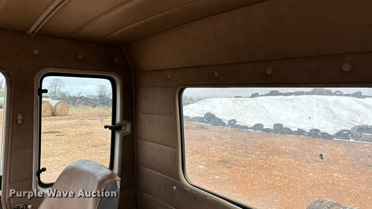 image for item FG0134 1990 Mitsubishi FM555 truck cab and chassis