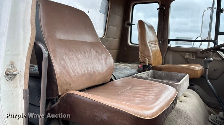 image for item FG0134 1990 Mitsubishi FM555 truck cab and chassis