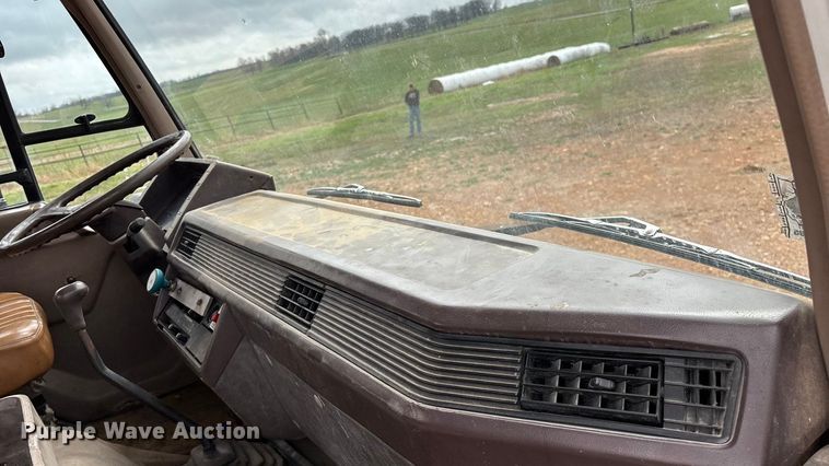 image for item FG0134 1990 Mitsubishi FM555 truck cab and chassis