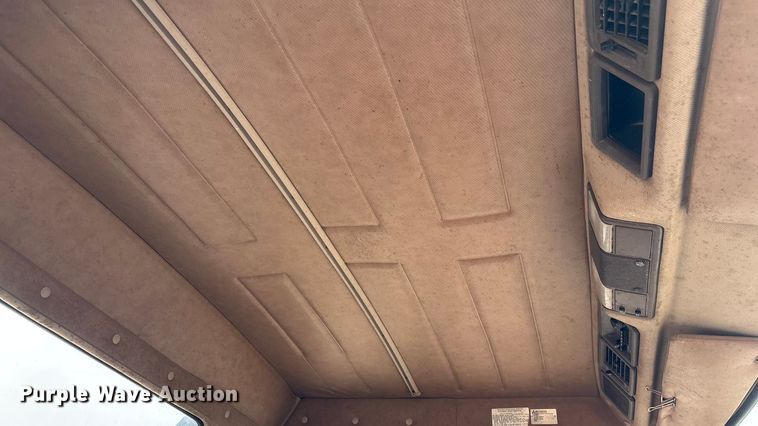 image for item FG0134 1990 Mitsubishi FM555 truck cab and chassis