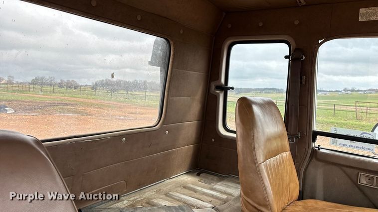 image for item FG0134 1990 Mitsubishi FM555 truck cab and chassis