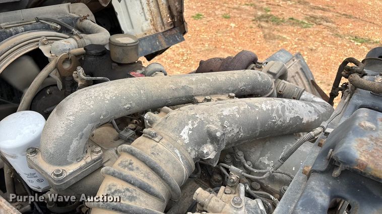 image for item FG0134 1990 Mitsubishi FM555 truck cab and chassis