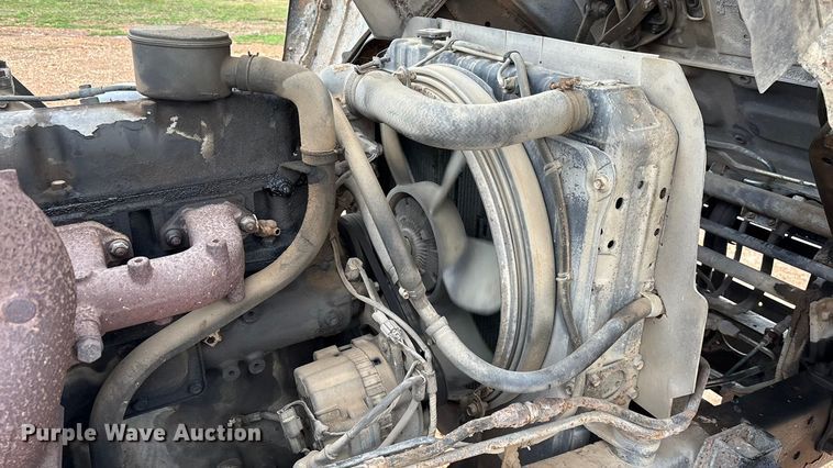 image for item FG0134 1990 Mitsubishi FM555 truck cab and chassis