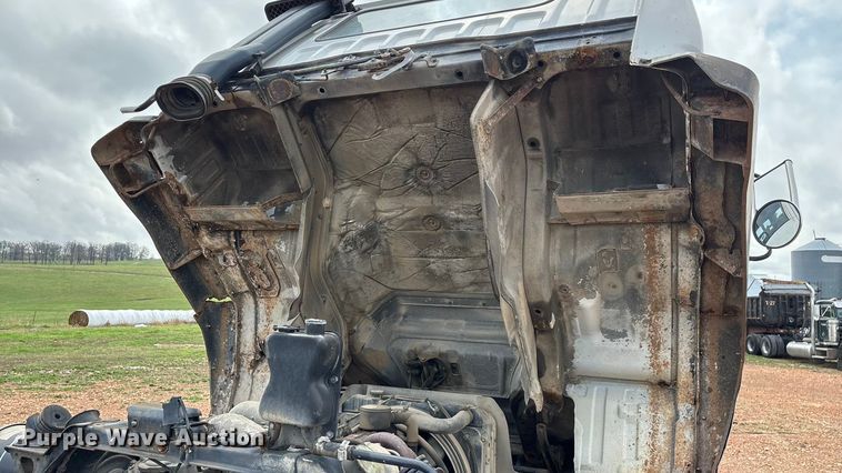 image for item FG0134 1990 Mitsubishi FM555 truck cab and chassis