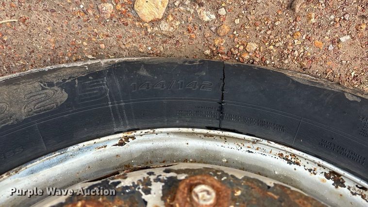 image for item FG0134 1990 Mitsubishi FM555 truck cab and chassis