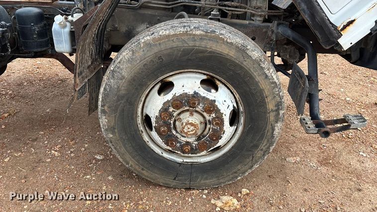 image for item FG0134 1990 Mitsubishi FM555 truck cab and chassis