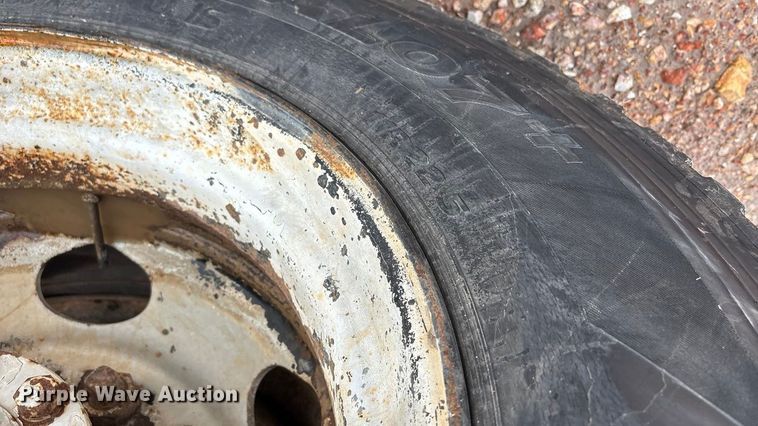 image for item FG0134 1990 Mitsubishi FM555 truck cab and chassis