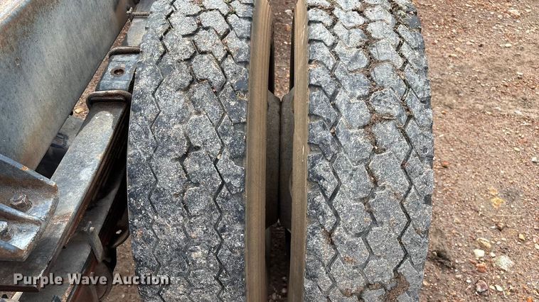 image for item FG0134 1990 Mitsubishi FM555 truck cab and chassis