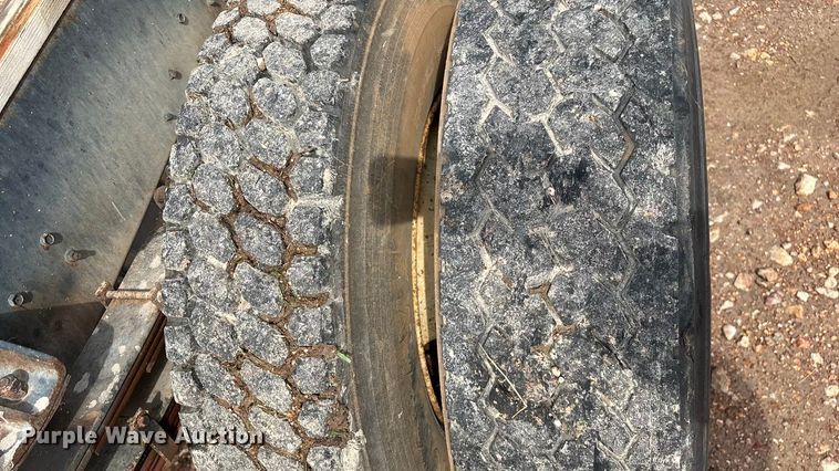 image for item FG0134 1990 Mitsubishi FM555 truck cab and chassis