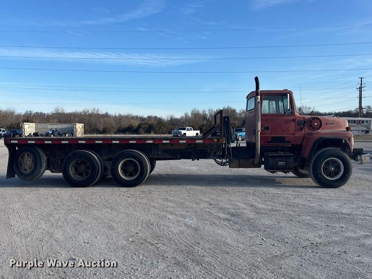 image for item FG0166 1997 Ford L8000 flatbed truck