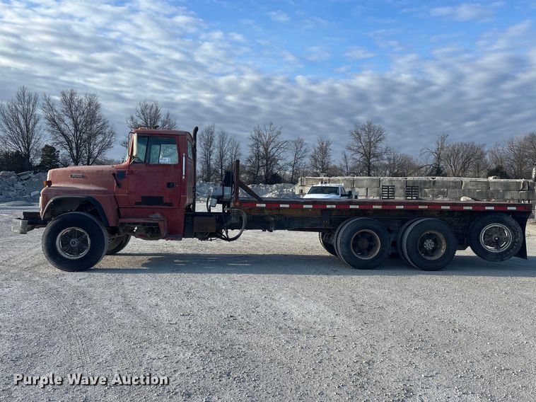 image for item FG0166 1997 Ford L8000 flatbed truck