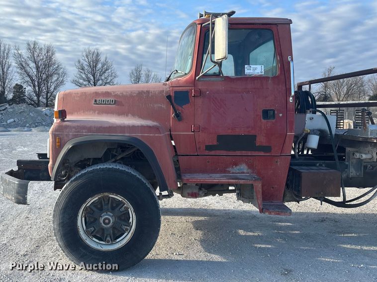 image for item FG0166 1997 Ford L8000 flatbed truck