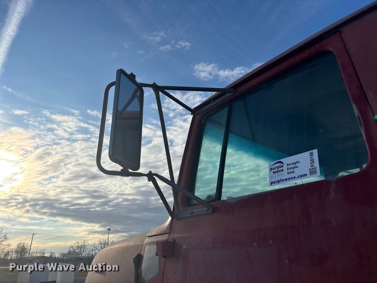 image for item FG0166 1997 Ford L8000 flatbed truck