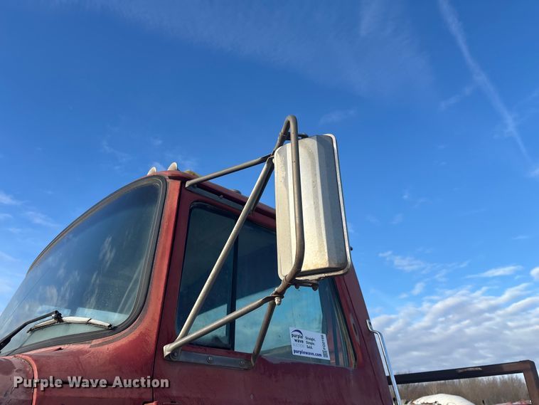 image for item FG0166 1997 Ford L8000 flatbed truck