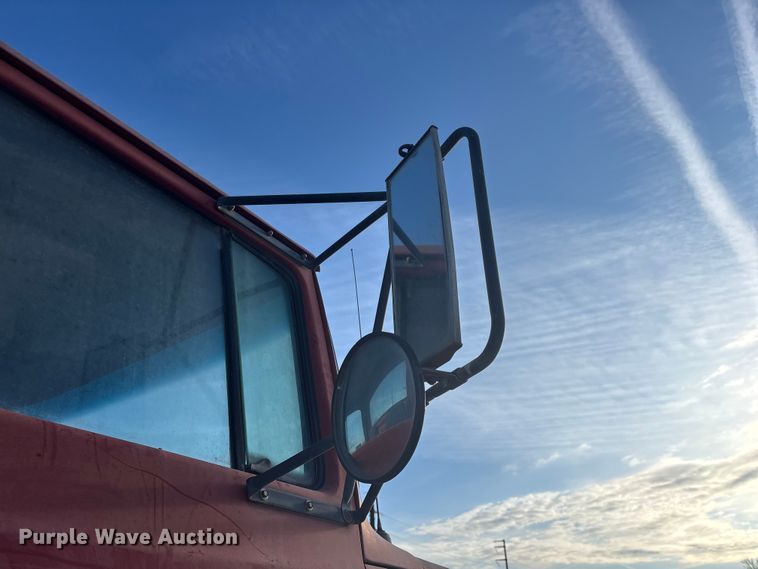 image for item FG0166 1997 Ford L8000 flatbed truck