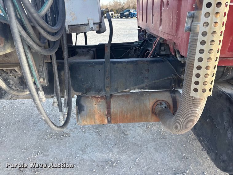 image for item FG0166 1997 Ford L8000 flatbed truck