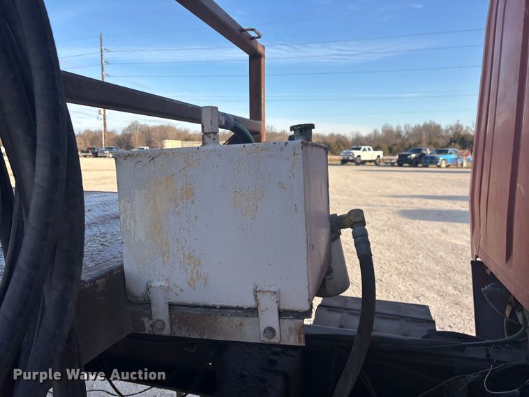 image for item FG0166 1997 Ford L8000 flatbed truck