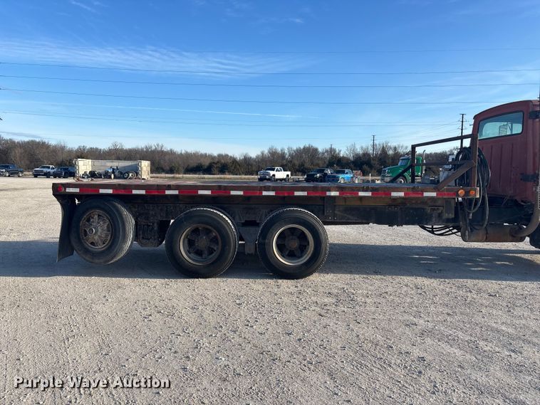 image for item FG0166 1997 Ford L8000 flatbed truck