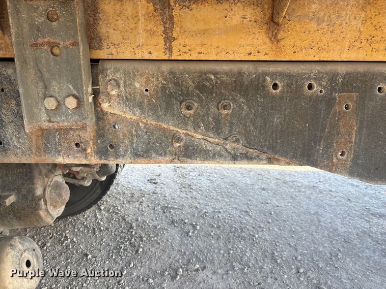 image for item FG0166 1997 Ford L8000 flatbed truck