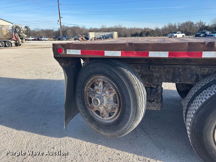 image for item FG0166 1997 Ford L8000 flatbed truck