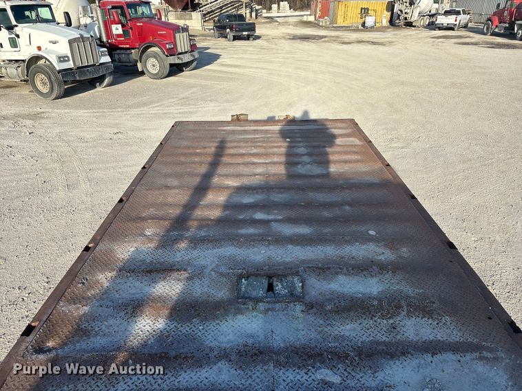 image for item FG0166 1997 Ford L8000 flatbed truck