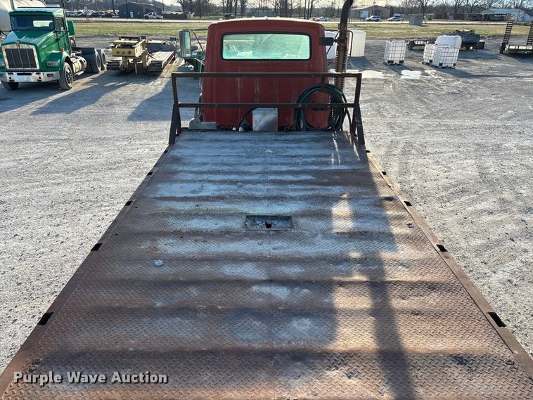 image for item FG0166 1997 Ford L8000 flatbed truck