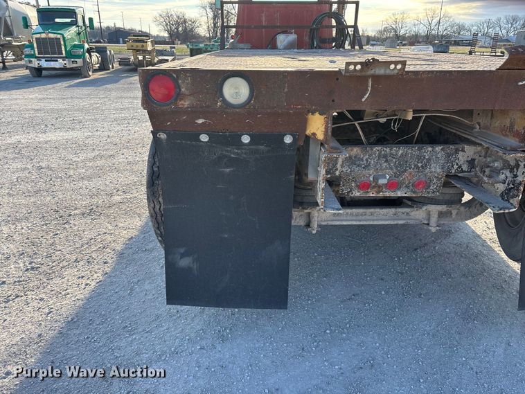 image for item FG0166 1997 Ford L8000 flatbed truck