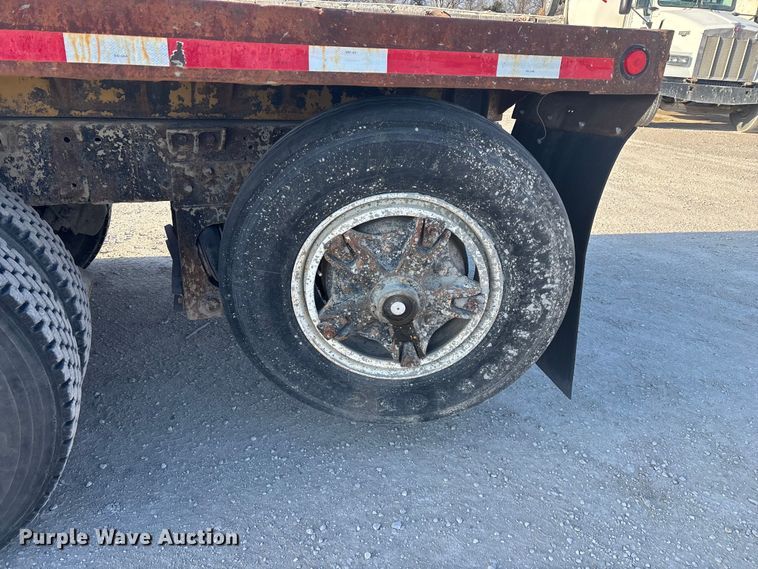 image for item FG0166 1997 Ford L8000 flatbed truck