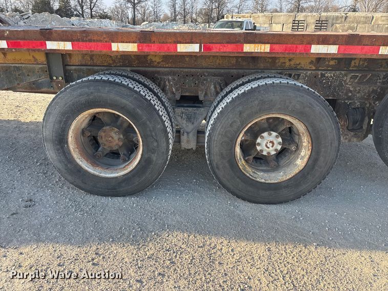 image for item FG0166 1997 Ford L8000 flatbed truck