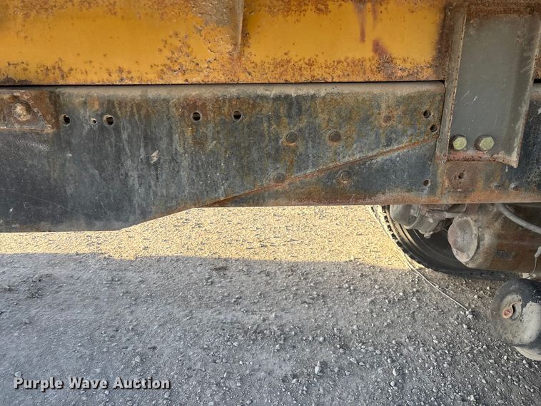 image for item FG0166 1997 Ford L8000 flatbed truck