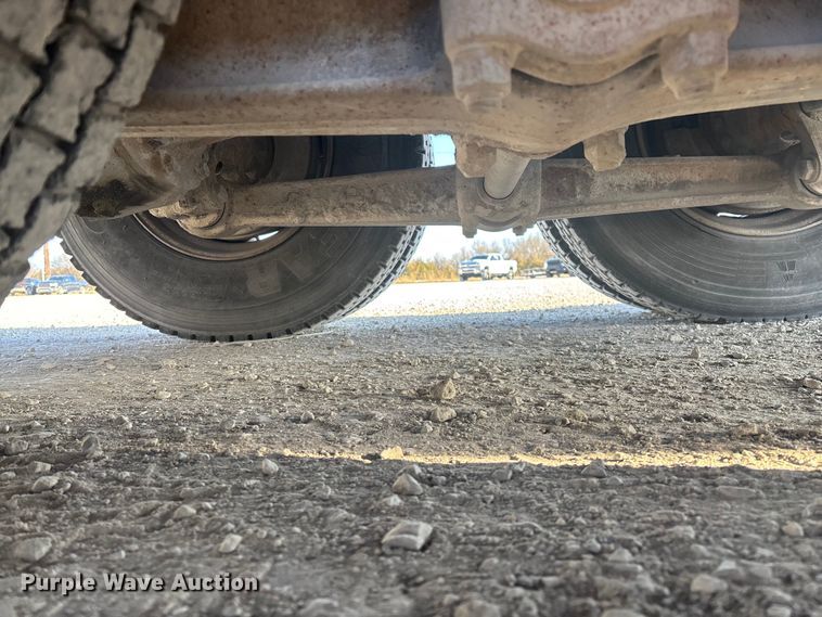 image for item FG0166 1997 Ford L8000 flatbed truck