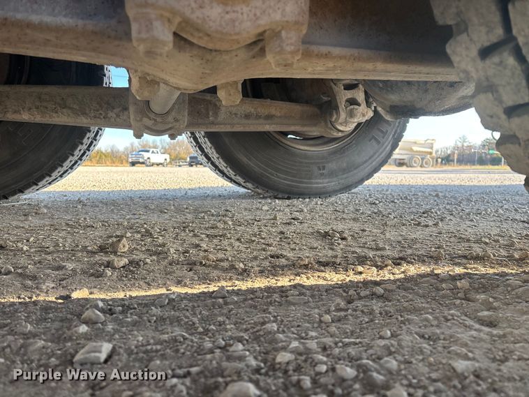 image for item FG0166 1997 Ford L8000 flatbed truck