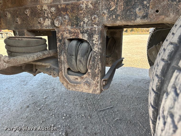 image for item FG0166 1997 Ford L8000 flatbed truck