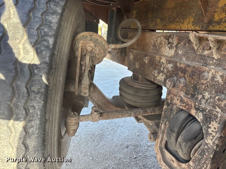 image for item FG0166 1997 Ford L8000 flatbed truck