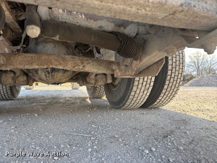 image for item FG0166 1997 Ford L8000 flatbed truck