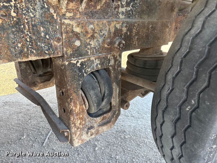 image for item FG0166 1997 Ford L8000 flatbed truck