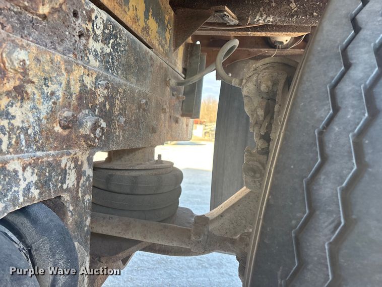 image for item FG0166 1997 Ford L8000 flatbed truck