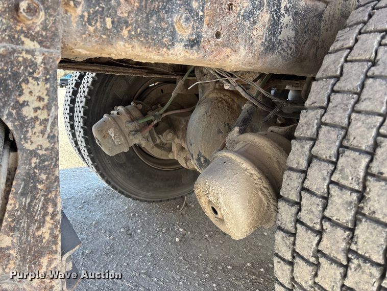 image for item FG0166 1997 Ford L8000 flatbed truck