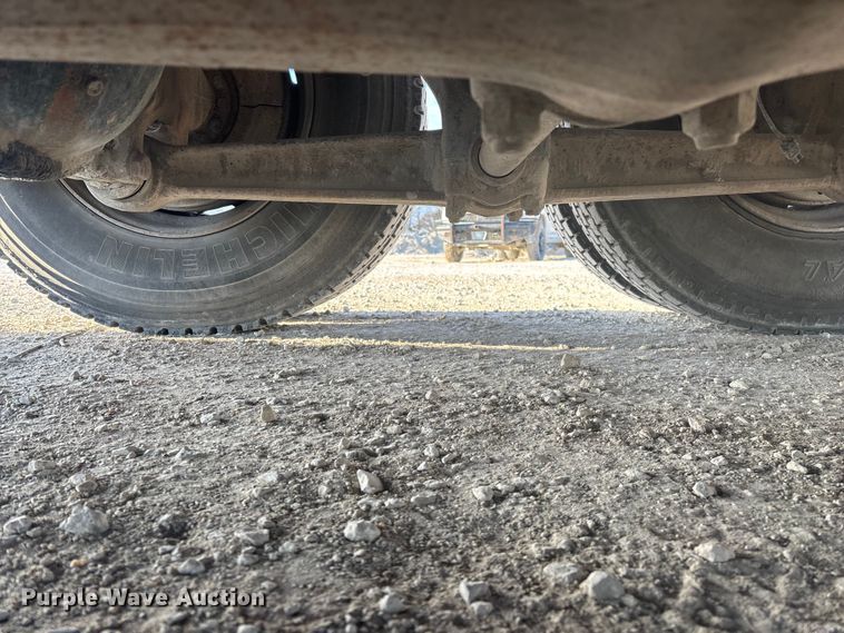 image for item FG0166 1997 Ford L8000 flatbed truck