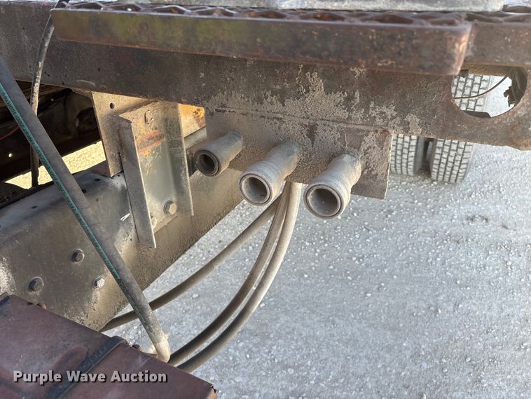 image for item FG0166 1997 Ford L8000 flatbed truck