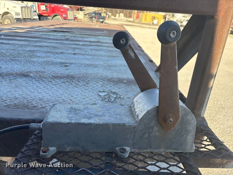 image for item FG0166 1997 Ford L8000 flatbed truck