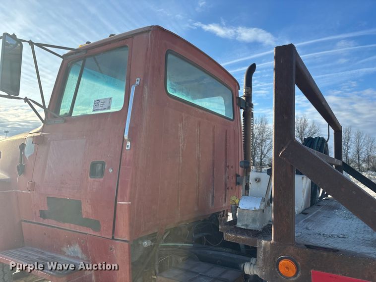 image for item FG0166 1997 Ford L8000 flatbed truck