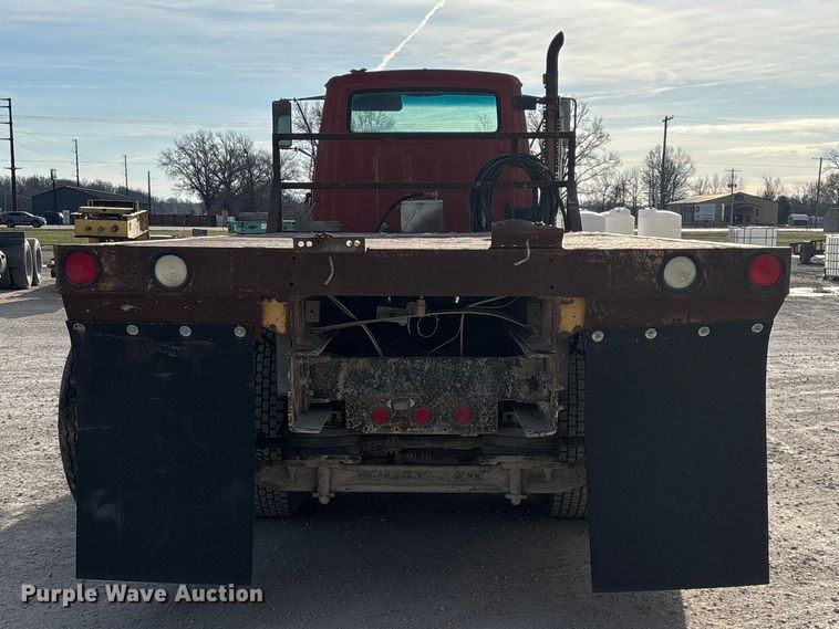 image for item FG0166 1997 Ford L8000 flatbed truck